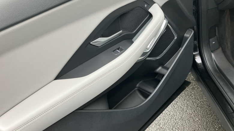 Jaguar E-Pace 1.5 P300e R-Dynamic Black 5dr Auto Estate